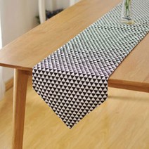 Noland 트라이앵글 테이블 러너, 블랙, 30 x 180 cm