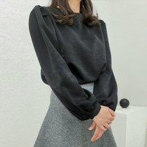 루브르 퍼프소매 셔링 블라우스