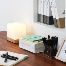 고급세라믹재질 철제프레임 큐브 단스탠드 독서등 옆