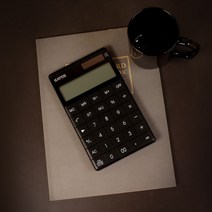 블랙 전자 계산기 [어폼 디자인 심플 미니 사무용 데스크 용품 책상 무인양품 태양열 작은 인테리어 무지 휴대용 사무실 BLACK]