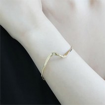 셀러허브(잡화) 여자 애나멜 지그재그 은색 웨이브뱅글 팔찌