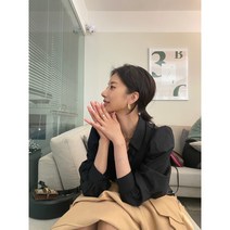 수플레마켓 러블리한 콩셔링 블라우스