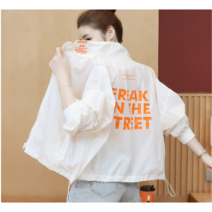 여성 하이넥 바람막이 점퍼 레터링 프린트 얇은 자켓 자외선 차단 루즈핏 FITS