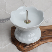 백자 연꽃 촛대 -중, 1개