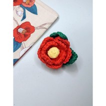 정성 담은 코바늘 손뜨개 제주 동백꽃 브로치