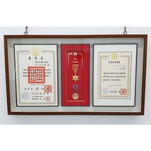 아트팜 애쉬탄화 3구 보국훈장액자, 빨간배경천추가