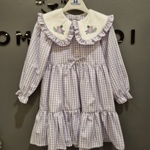 쁘띠앙팡 NC부산대점 * 2022봄신상!!!예쁜상품 서둘러 겟하세요~사랑스런 보라체크무늬에 꽃자수가 놓인 케이프카라가 앙증맞은 여아원피스 프링메르헨원피스