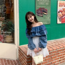 데님 캉캉 프릴 오프숄더 스모크 블라우스 BL