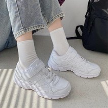 여학생 여자 흰색 하얀 운동화 요즘핫한 여자운동화