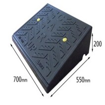 차량진입판: 700-550-200 (칼블럭포함) 차량진입판제작 차량진입판설치 휠체어경사로 장애인경사로 압착고무판 고강도경사로 점포진입판 상가진입판 경계석턱 상가주차진입턱, 차량진입판: 750-970-100~150