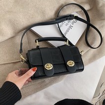 공작도시 수애 여성 호보백 쇼윈도 전소민 그해우리는 김다미 신지연 가방 핸드백 버킷백 스타일 패션 크로스백 프리지아