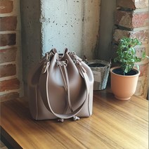 돌드업 데일리로좋은 실용수납 여자 가죽 복조리백 10대여성