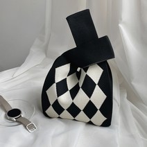 에브리테일 아몬드 니트 손목가방 미니 토트백 외출 가방