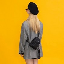 기타 언더크로스 조이 슬링백 미니 모노블랙