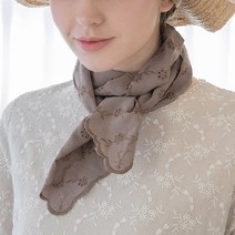 [디얼마미] 펀칭 플라워 스카프 미시 중년여성 50대 엄마스카프