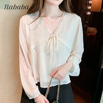 나바바 NB1294 여성 러블리 레이스 셔링 브이넥 블라우스