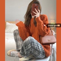 호박색 루즈핏 나른 풀오버 꽈배기 스웨터 여 코디긴 바지