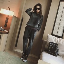 가바바 여성 겨울 기모트레이닝복세트 무난하고 깔끔하게 입기 딱 좋은 벨벳 스타일 라운드넥 투피스 긴팔트레이닝복세트 G40771