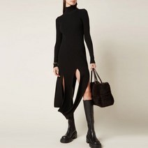 여성 우아하고 모던한 블랙 터틀넥 원피스 언밸런스 밑단 트임 슬림 힙업 니트 스커트