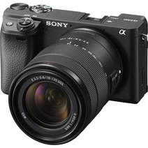 소니 알파 a6400 미러리스 카메라와 18-135mm 렌즈
