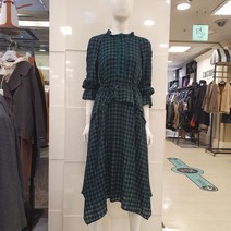 블루페페 부평점 착한 가격 겨울에도 상큼 발랄하게 울 소재로 따뜻한 체크 프릴 롱 원피스 밑단 언발핏이 멋스러워요