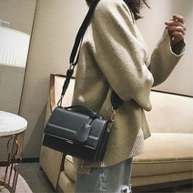 와이트스트랩 2칸분리 수납편한 크로스백 가벼운 튼튼한 간지나는가방 패션