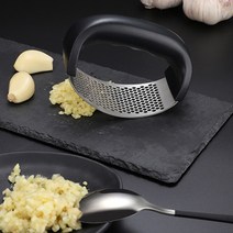 마녀의생활 스테인리스 마늘다지기 휴대용 다진마늘 으깨기, 블랙, 2p