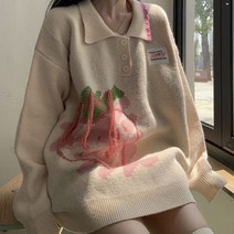 [랜덤플레이] 루즈핏 여친룩 스트로베리 자수 카라 니트