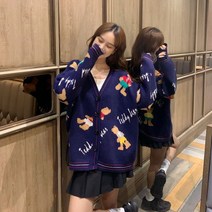 위위브렌 루즈핏 캐주얼 곰돌이 패턴 브이넥 버튼 니트 가디건