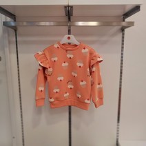 래핑차일드 부평점 어깨 라인에 프릴을 더해 러블리한 무드를 더해준 스웨트셔츠 B3A49-332-72 LHC