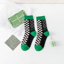바둑판 모양의 사각형 격자 양말 녹색 튜브 여성 거리 스포츠 웃는 얼굴 흑백 성격 줄무늬 커플