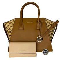 마이클코어스 Michael Kors Avril 대형 탑 지퍼 사첼 3단 지갑 후크 번들 CUOIO MK 자카드버프 브라운.