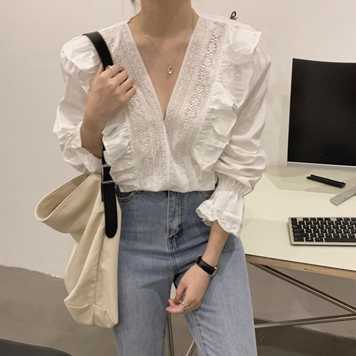 메이킹유 긴팔블라우스 프릴 브이넥 펀칭블라우스 6805모어스블라우스 메이킹유 긴팔블라우스 프릴 브이넥 펀칭블라우스 6805모어스블라우스