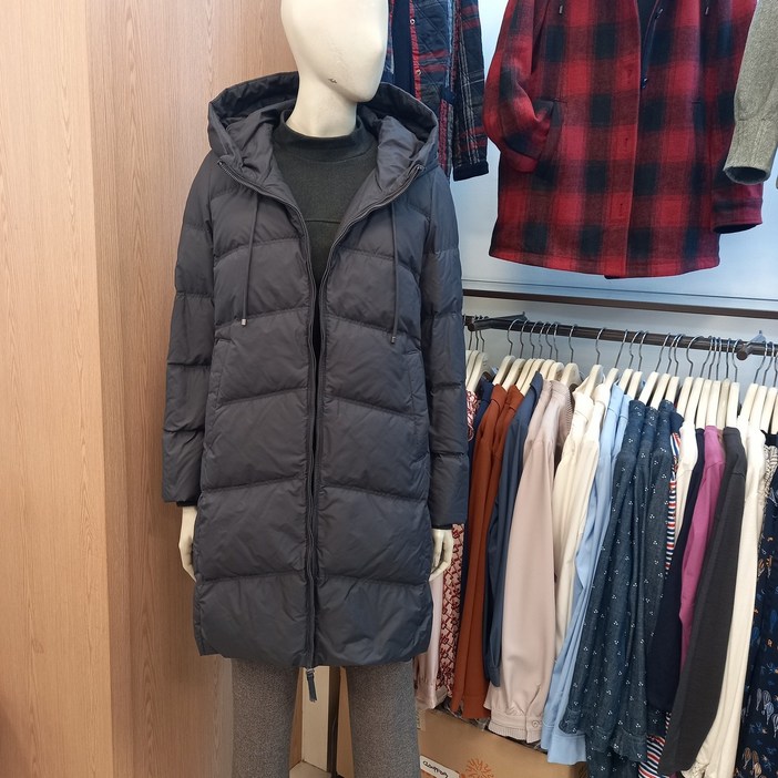 크로커다일레이디 /모자부착형 롱 스타일/캐주얼한 느낌의 오리털패딩/박스스타일이라 품이 크게 나왔어요