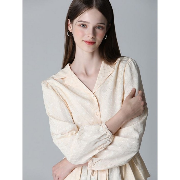 리스트 벨티드 도트 페플럼 블라우스 택가격 178000원