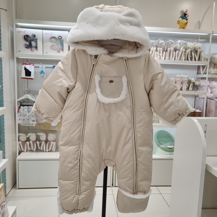 아가방 수성동아nc점 2023 FW~~ 모자의 배색이 귀여운 따뜻하고 고급스런 패딩 우주복