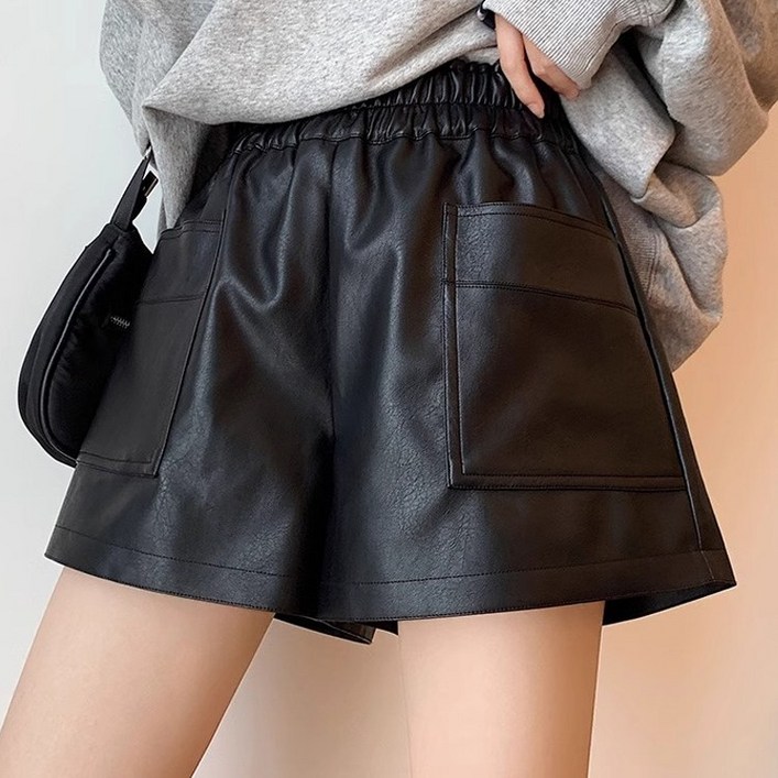 레일라 티오 포켓 밴딩 인조가죽 반바지 S250811FW12