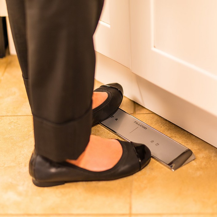 (10주년행사)싱크수전/절수페달/싱크대절수기/양손자유롭게 발로 물사용 발판스위치/필코아이디