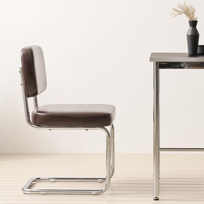 소담갤러리 카페 식탁 인테리어 가죽 스틸 미드센츄리 플로트 체어