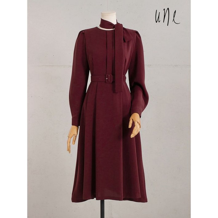 윈 UNE그레이스 턱디테일원피스