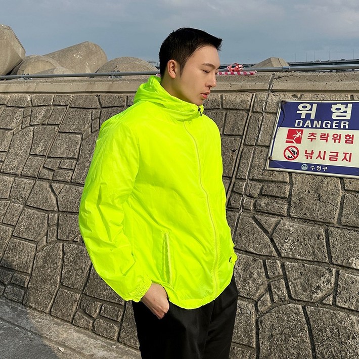 착한플리츠 경량 후드 바람막이 자켓 남여공용 착한플리츠 경량 후드 바람막이 자켓 남여공용