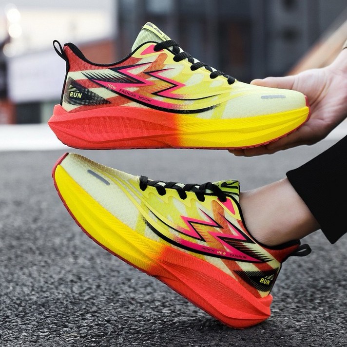 남성 초경량 통기성 운동화 충격 흡수 운동화 프로 남성용 러닝화 마라톤 러닝화 충격 흡수 마라톤화 경량화 러닝화 편안한 쿠션 조깅화  헬스화 통기성 미끄럼 방지화  편안한 러닝화