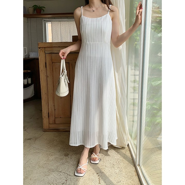 [리리앤코] 프치뉴엘 펀칭 니트 뷔스티에 롱 원피스 (끈조절)