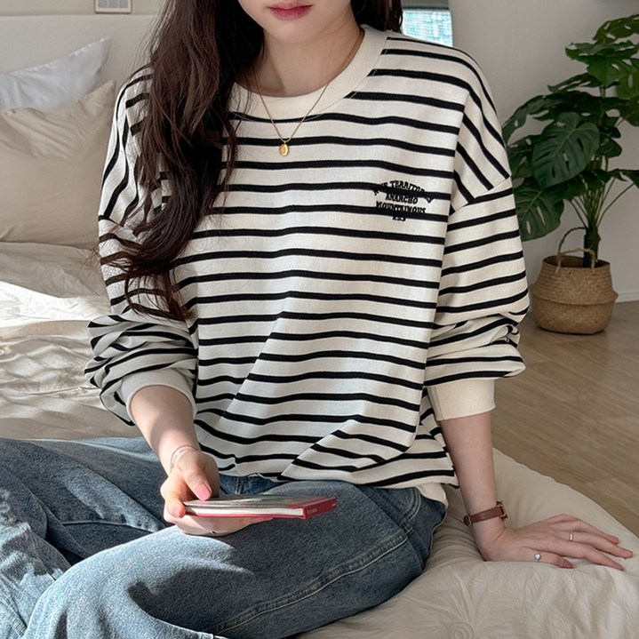 데일리앤 더스트 여성 루즈핏 자수 레터링 긴팔 맨투맨 기본 면 스트라이프 티셔츠 봄