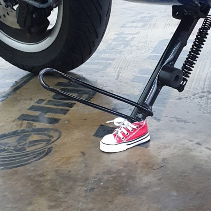 삼각대 발판 열쇠고리 삼발이 오토바이 바이크 사이드 스탠드 클립 스니커즈 신발커버 브래킷