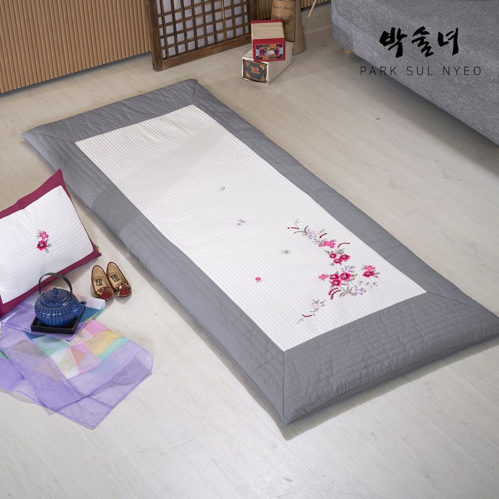 공식판매처 박술녀 자수광목 도톰한 요세트 보료 매트 요매트 요솜 토퍼 쇼파패드 작품명 화연 23년 최신상 볼룸 업그레이드 부모님선물 빠른배송, 그레이