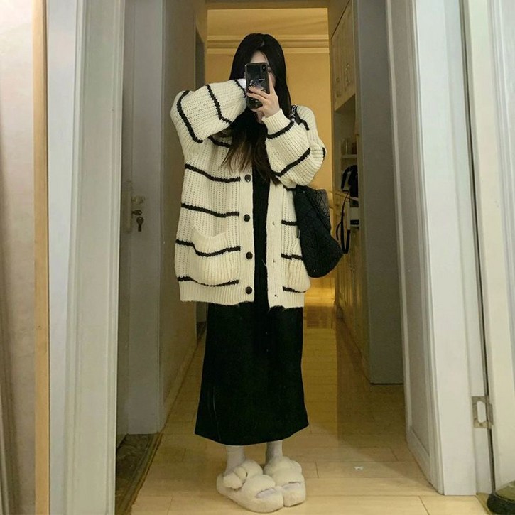 가을 루즈핏 스트라이프 니트 가디건+블랙 원피스 투피스