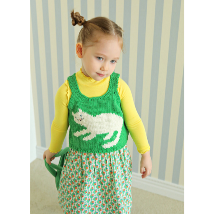 마르디엠버 Pocogrande 작가님과 협업하여 제작한 엠버  조이 크롭 베스트를 소개할게요. 넉넉한 품에 세미 크롭 기장이라서 캐쥬얼한 옷에 레이어드해도 귀여워요.