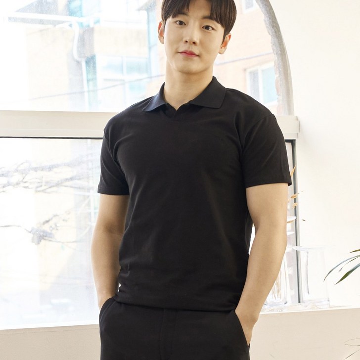 남자 머슬핏 반팔 오픈 카라 티셔츠 남자 머슬핏 반팔 오픈 카라 티셔츠