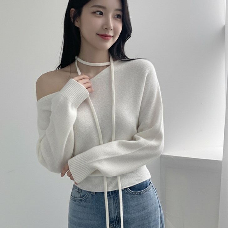 어반룩북 셀레나 시크 스트랩 오프숄더 니트 탑